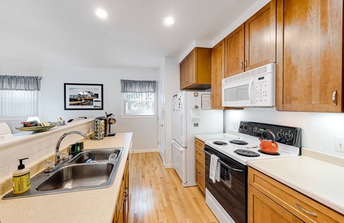 Bar Harbor Apartment | Charming home with unbeatable downtown location, AC, and private washer/dryer