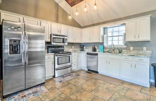 Fort Oglethorpe House | Charming Home with Pool Less Than 10 Mi to Chattanooga!