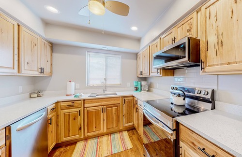 Hidden Lake House | Charming home with full kitchen, grill, central AC, & W/D