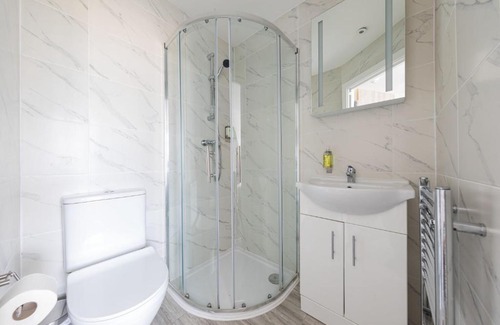 St. George's Apartment | Charming Hotel Laundry near Tufnell Park