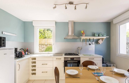 Regnezville-sur-Mer Cottage | Charming house with enclosed garden near beaches, pets allowed, WiFi