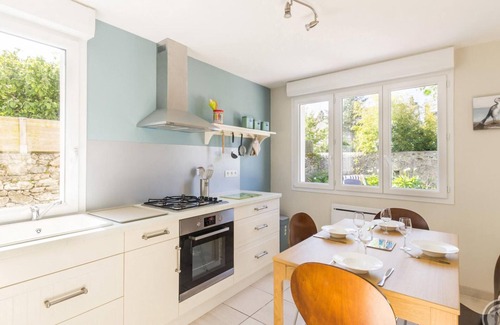 Regnezville-sur-Mer Cottage | Charming house with enclosed garden near beaches, pets allowed, WiFi