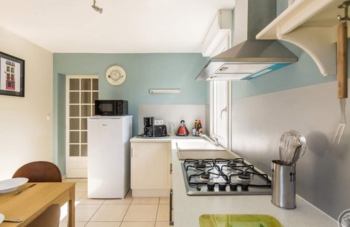 Regnezville-sur-Mer Cottage | Charming house with enclosed garden near beaches, pets allowed, WiFi