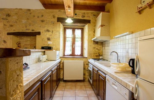 Saint-Avit-Riviere Cottage | Charming House with Jacuzzi, Fireplace, and Spacious Garden Near Monpazier