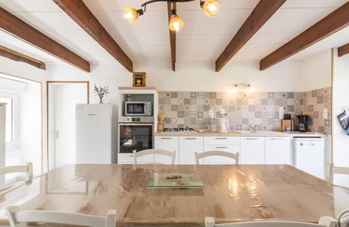 Muneville-sur-Mer Cottage | Charming House with Garden Near Beach - Ideal for Families