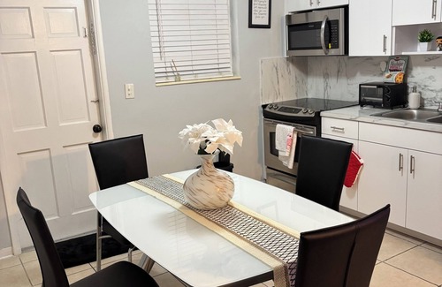 North Miami Beach House | Charming house in terrific North Miami Beach with AC, WiFi