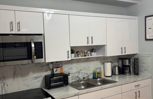 North Miami Beach House | Charming house in terrific North Miami Beach with AC, WiFi