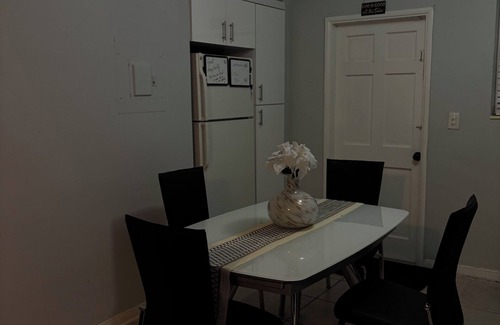 North Miami Beach House | Charming house in terrific North Miami Beach with AC, WiFi