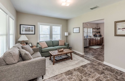 Fulton House | Charming House 1/2 Block from Bay