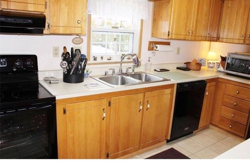 Augusta House | Charming House 13 feet from lake with Breathtaking Water Views for Rent