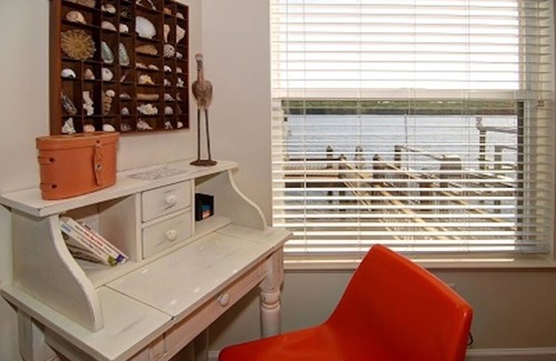 Nettles Island House | Charming House 3/2 on Waterway in Nettles Island Resort near Beach, Pools & Fun!