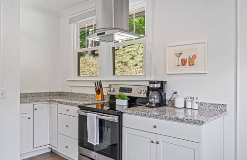 North Chattanooga House | Charming House - 5 Minutes to Downtown Chattanooga & Aquarium