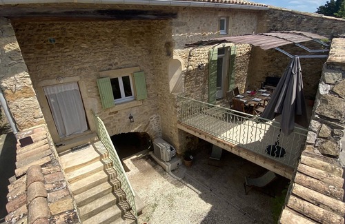Cornillon House | Charming house 500 m from the river with terrace and courtyard.
