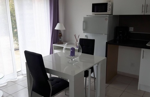 Velleron Cabin | CHARMING HOUSE AT THE FOOT OF THE LUBÉRON STUDIO 4 PERSONS SWIMMING POOL, JACUZZI