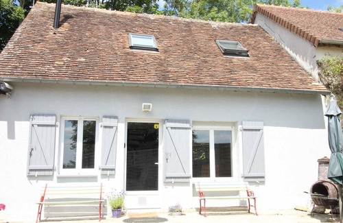 Radon Cottage | Charming House: Enclosed Garden, Near Alençon, with 6 Beds, 2 Garages, Pet-Friendly
