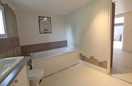 Radon Cottage | Charming House: Enclosed Garden, Near Alençon, with 6 Beds, 2 Garages, Pet-Friendly