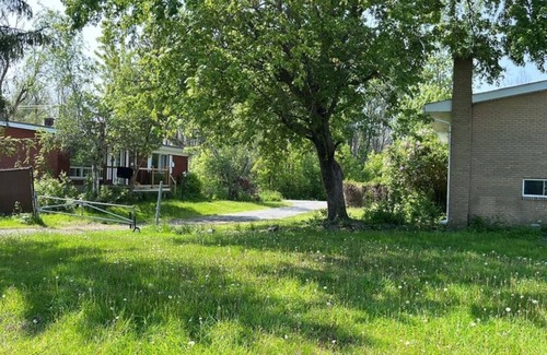 Montreal House | Charming house in a quiet area of Brossard, fully equipped and fully furnished
