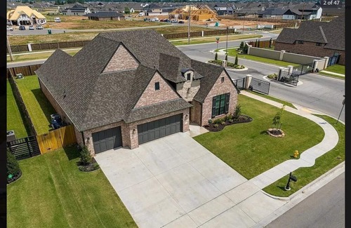 Bixby House | Charming house in brilliant Bixby for home like feel !