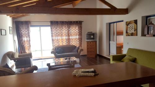 Burinhosa House | Charming House in Burinhosa, Pataias with Shared Pool