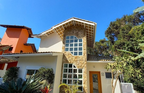 Guaratuba House | Charming house in condominium 150m from the beach, surrounded by greenery