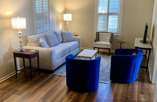 Scott House | Charming House in Downtown Scott