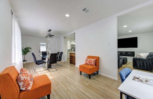 Stafford House | Charming house in Houston, Recently updated, with you and your family in mind.