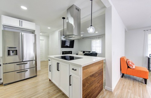 Stafford House | Charming house in Houston, Recently updated, with you and your family in mind.