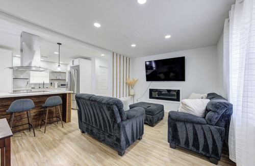 Stafford House | Charming house in Houston, Recently updated, with you and your family in mind.