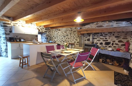 Retournac Cottage | Charming house in Loire gorges with terraces and wood stove