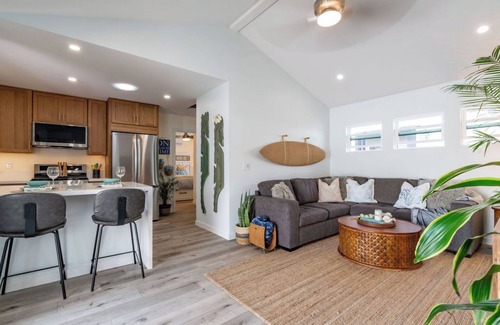 San Diego House | Charming house in lovely San Diego, steps from Mission Bay with WiFi, AC
