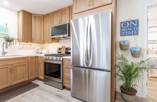 San Diego House | Charming house in lovely San Diego, steps from Mission Bay with WiFi, AC