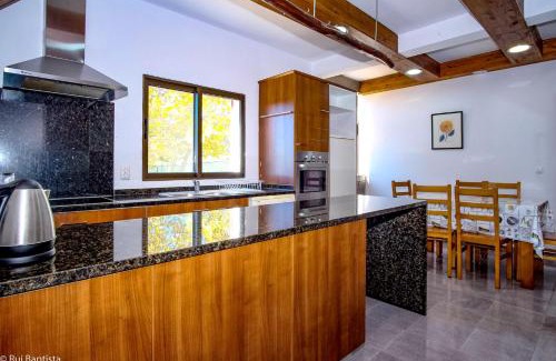Monchique House | Charming House in Monchique with Shared Pool