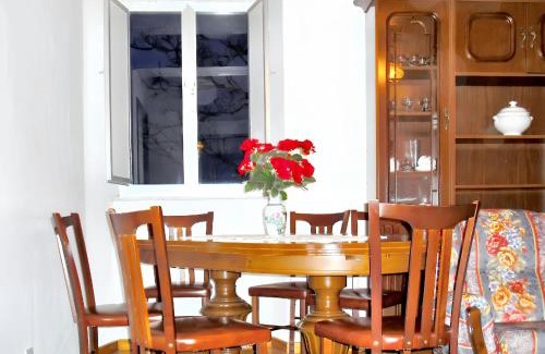 Ourol House | Charming house in Ourol with mountain view, large garden.