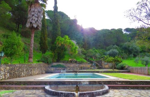 Sao Joao Batista House | Charming House in Porto de Mós with Shared Pool