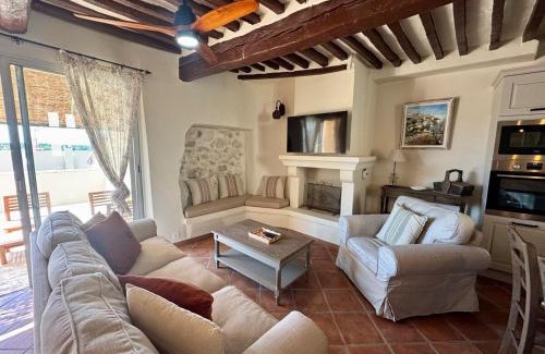 Venasque Apartment | Charming house in the village center of Venasque