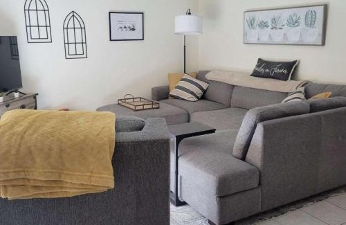 Tempe House | Charming House Pool Near Kiwanis Park Freeways