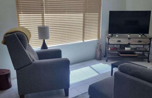 Tempe House | Charming House Pool Near Kiwanis Park Freeways