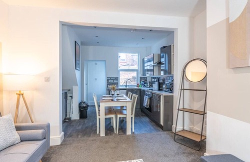 Widnes House | Charming House Sleeps 5 Free Parking Fast Wifi