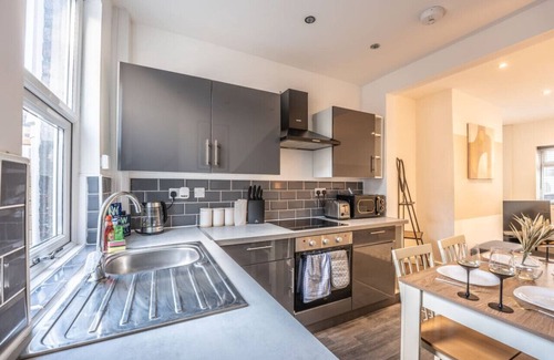 Widnes House | Charming House Sleeps 5 Free Parking Fast Wifi