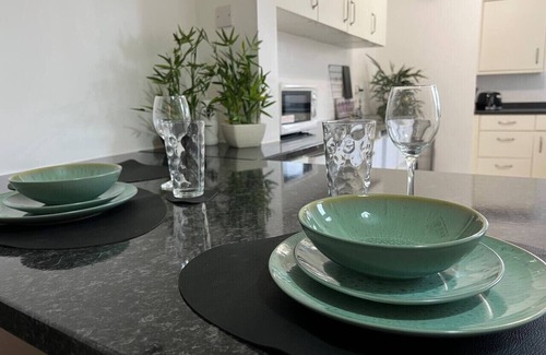 Rugby House | Charming House Sleeps 6 Free Parking Fast WiFi Smart TV