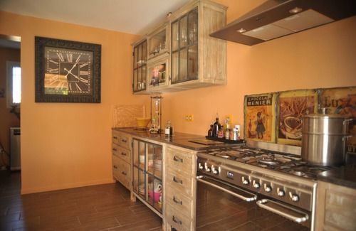 Robion House | Charming house, style "Bastidette Provençale" in its green setting .