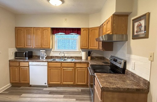 Rocky Top House | Charming House surrounded by woods, close to Windrock and Lake Norris