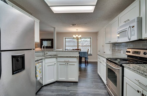 Bedford House | Charming house that's Peaceful, Quiet, on a Green Belt in the heart of the city.