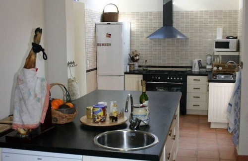 Alameda de Cervera House | CHARMING HOUSE, UNUSUAL, COMFORT, QUIET, SWIMMING POOL, 20 BEDS, TOLEDE