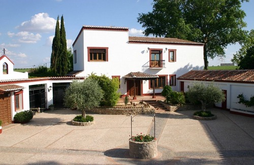 Alameda de Cervera House | CHARMING HOUSE, UNUSUAL, COMFORT, QUIET, SWIMMING POOL, 20 BEDS, TOLEDE