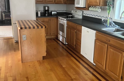 Saratoga Springs House | Charming house in Saratoga Springs with Saratoga Lake views throughout.