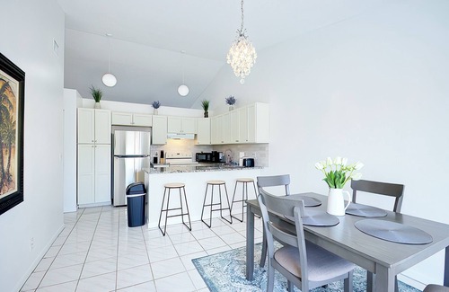 Villages of Palm Beach Lakes House | Charming House Heated Pool BBQ Beach Nearby