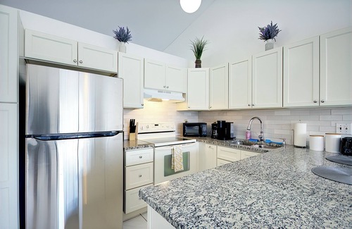Villages of Palm Beach Lakes House | Charming House Heated Pool BBQ Beach Nearby