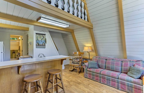 Peninsula Village House | Charming House w/Deck - Steps to Lake Almanor!