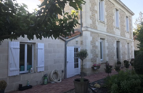 Monprimblanc House | Charming house with swimming pool surrounded by vineyards